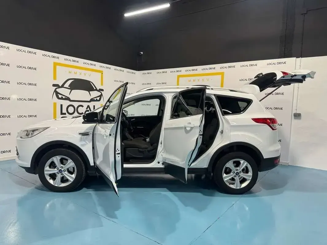 Usado Ford Kuga Titanium 120 CV (88 kW) 2015 Blanco SUV
