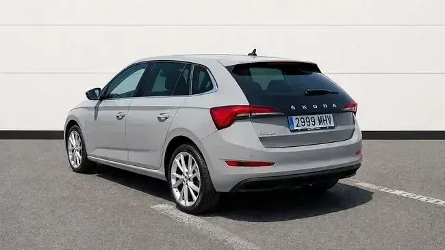 Usado Skoda Scala Style 150 CV (110 kW) 2023 Gris Utilitario
