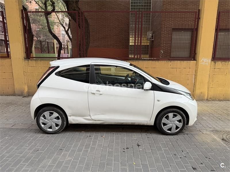 Usado Toyota Aygo X-cite 69 CV (50 kW) 2015 Blanco Utilitario