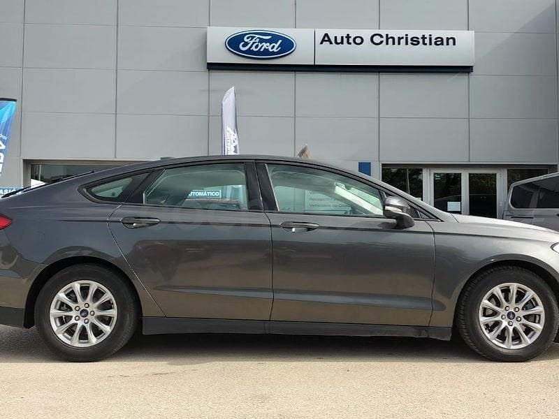Usado Ford Mondeo Trend 120 CV (88 kW) 2021 Gris / plata Berlina