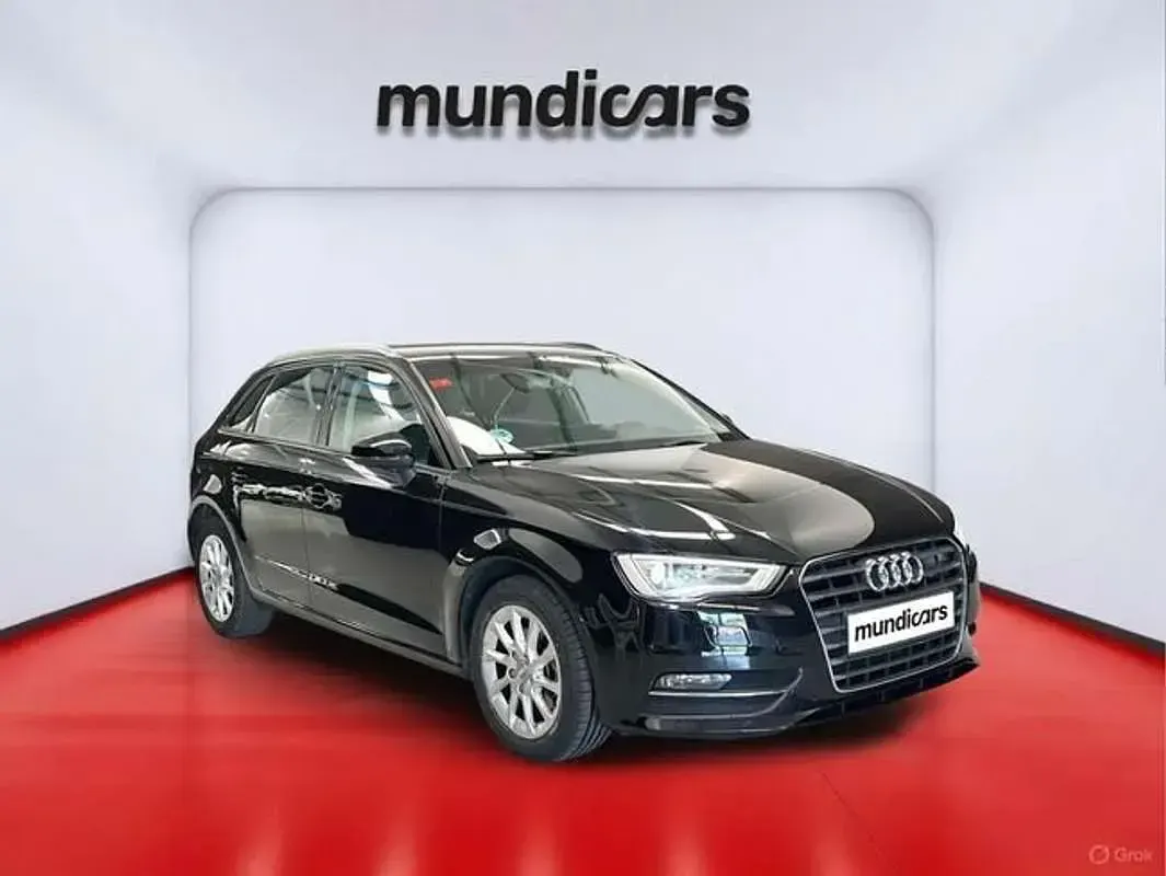Usado Audi A3 Sportback Attraction 105 CV (77 kW) 2015 Negro Utilitario