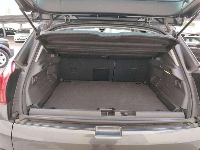 Usado Peugeot 3008 Active 120 CV (88 kW) 2016 Verde Monovolumen