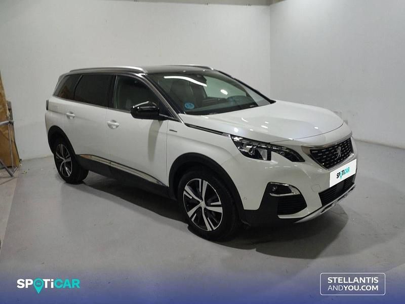 Usado Peugeot 5008 GT-line 130 CV (95 kW) 2020 Blanco SUV