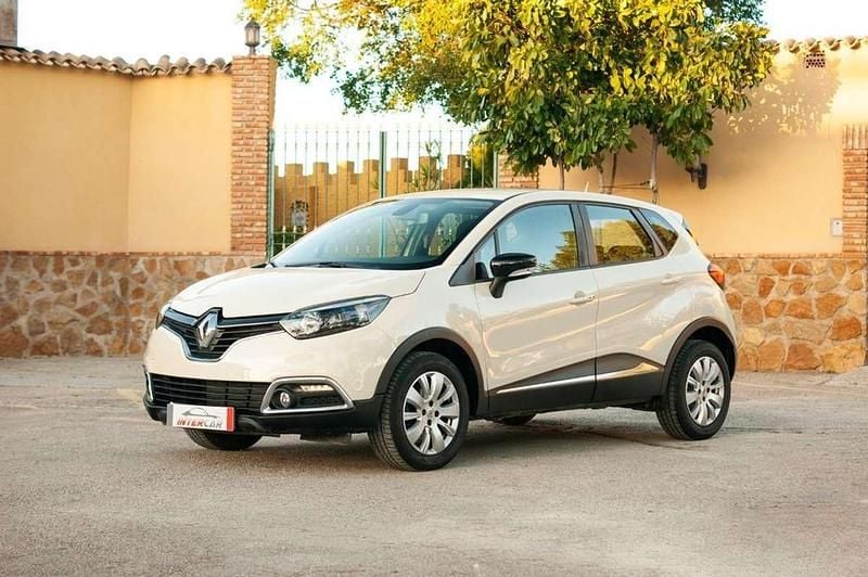 Usado Renault Captur Intens 90 CV (66 kW) 2016 Beige SUV