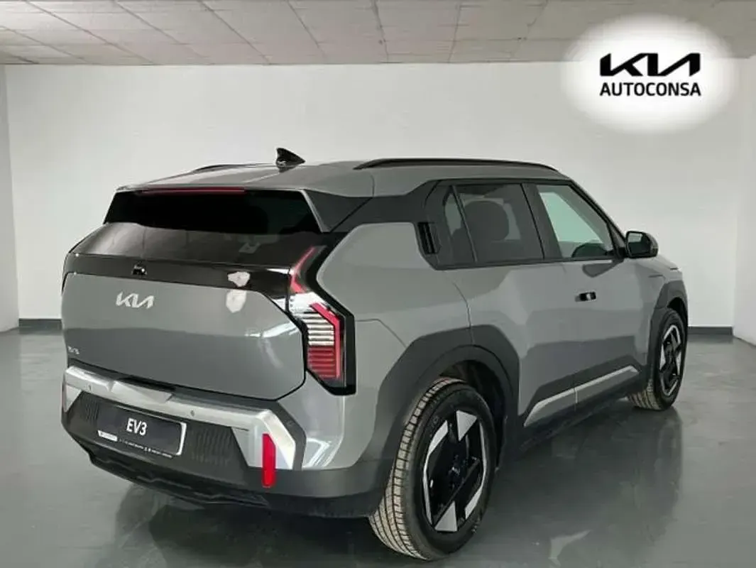 Käytetty Kia EV3 Earth 150 kW (204 HP) 2025 Harmaa Katumaasturi