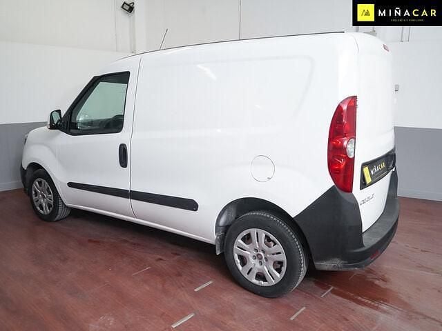 Usado Fiat Doblò 95 CV (69 kW) 2021 Blanco Monovolumen