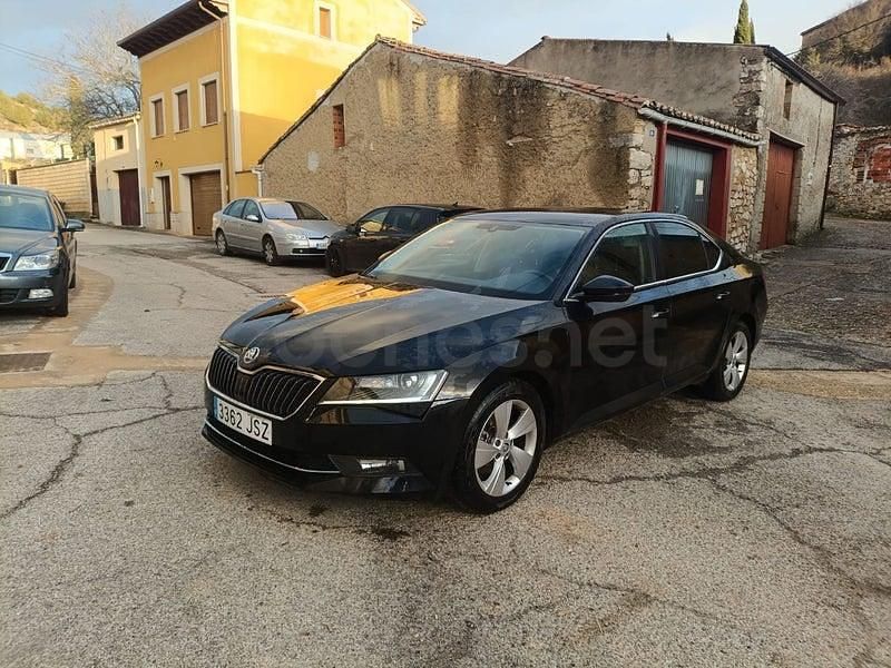 Usado Skoda Superb Active 150 CV (110 kW) 2016 Negro Berlina