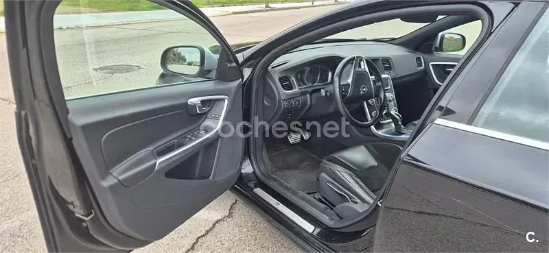 Usado Volvo S60 R-Design Momentum 181 CV (133 kW) 2014 Negro Berlina