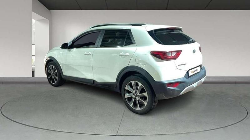 Usado Kia Stonic 101 CV (74 kW) 2019 Blanco SUV