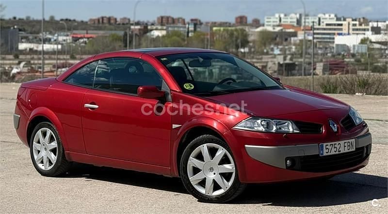 Usado Renault Mégane Cabriolet Dynamique 120 CV (88 kW) 2006 Granate Descapotable