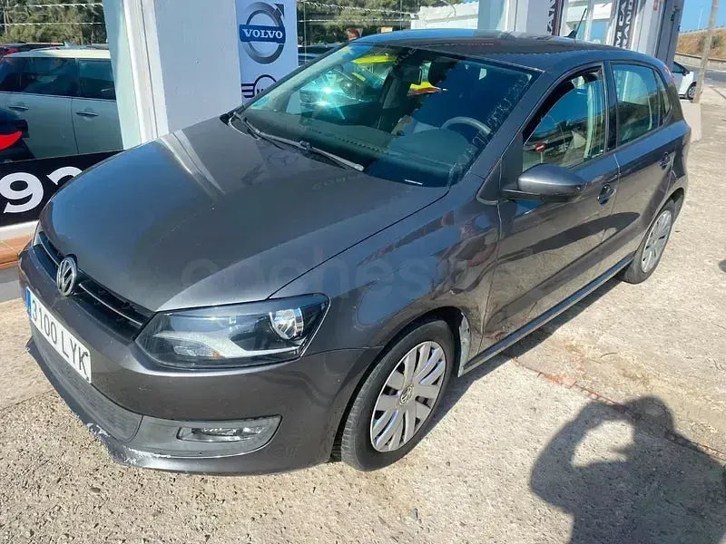 Usado VW Polo Advance 90 CV (66 kW) 2012 Gris / plata Utilitario