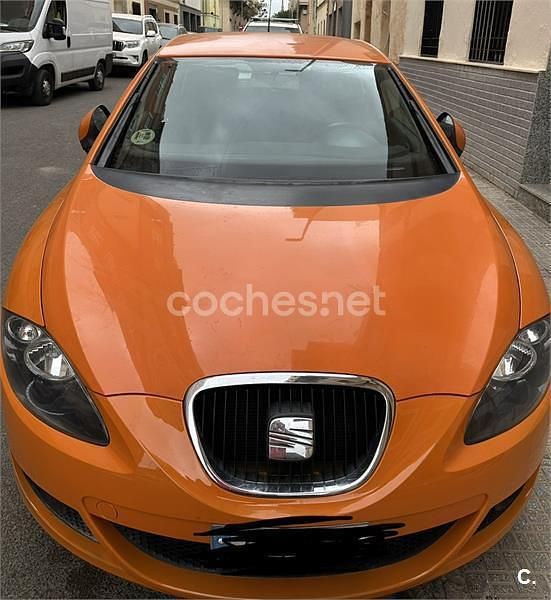 Usado Seat Leon Sport 105 CV (77 kW) 2008 Naranja Utilitario