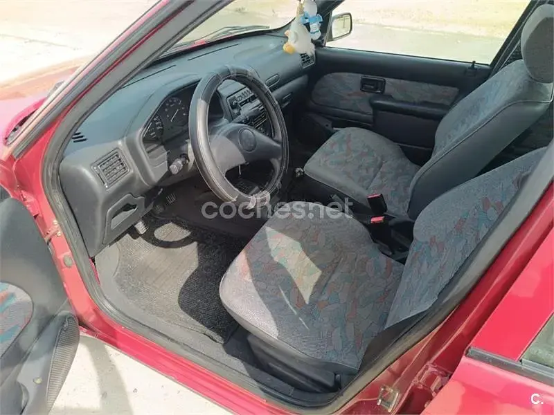 Usado Peugeot 106 60 CV (44 kW) 1996 Rojo Utilitario