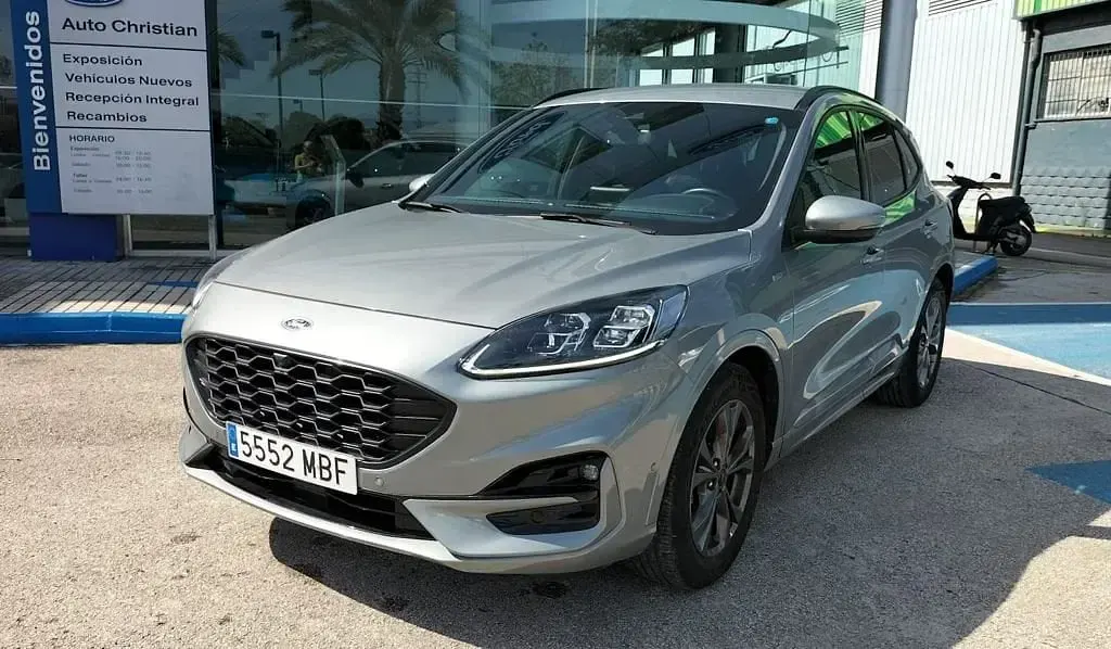 Usado Ford Kuga ST-Line X 150 CV (110 kW) 2022 Plata solar (metalizado) SUV