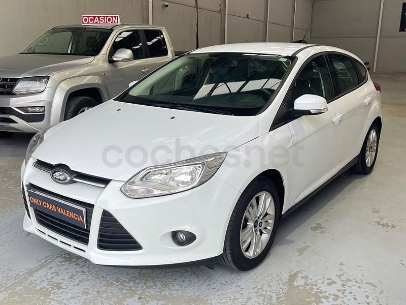 Usado Ford Focus Trend 105 CV (77 kW) 2011 Blanco Berlina