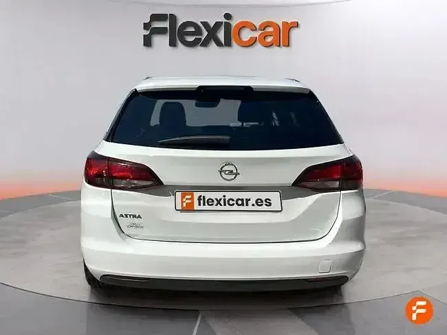 Usado Opel Astra Elegance 122 CV (89 kW) 2019 Blanco Berlina