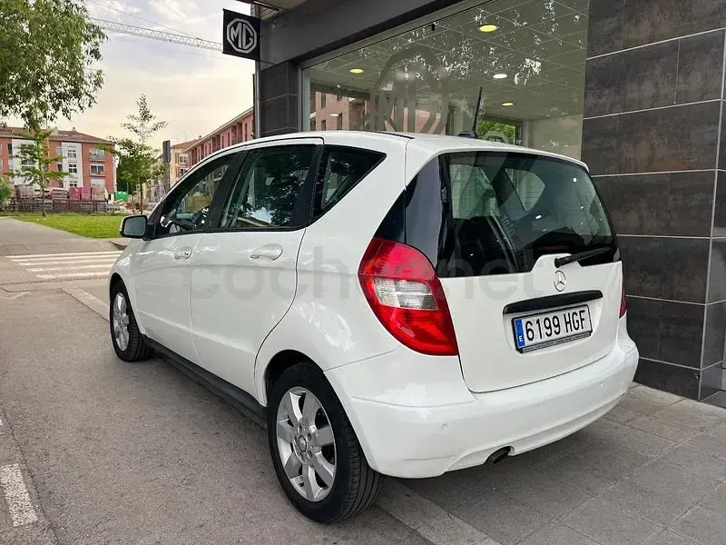 Usado Mercedes A160 95 CV (69 kW) 2011 Blanco Monovolumen