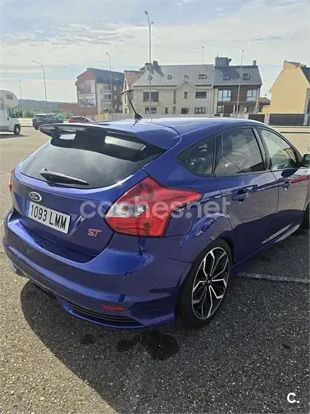 Usado Ford Focus ST 250 CV (183 kW) 2014 Azul Berlina