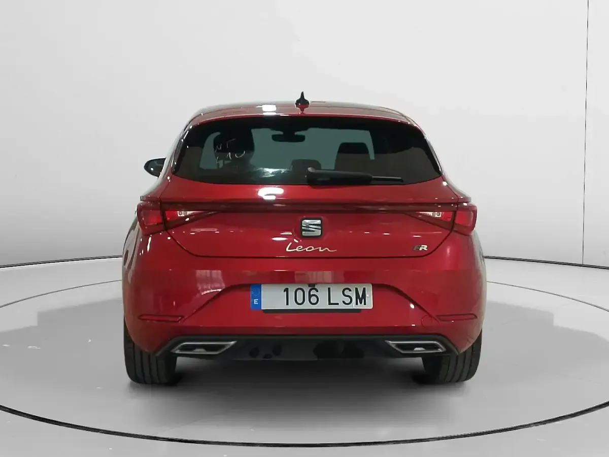 Usado Seat Leon FR 151 CV (111 kW) 2020 Negro Utilitario