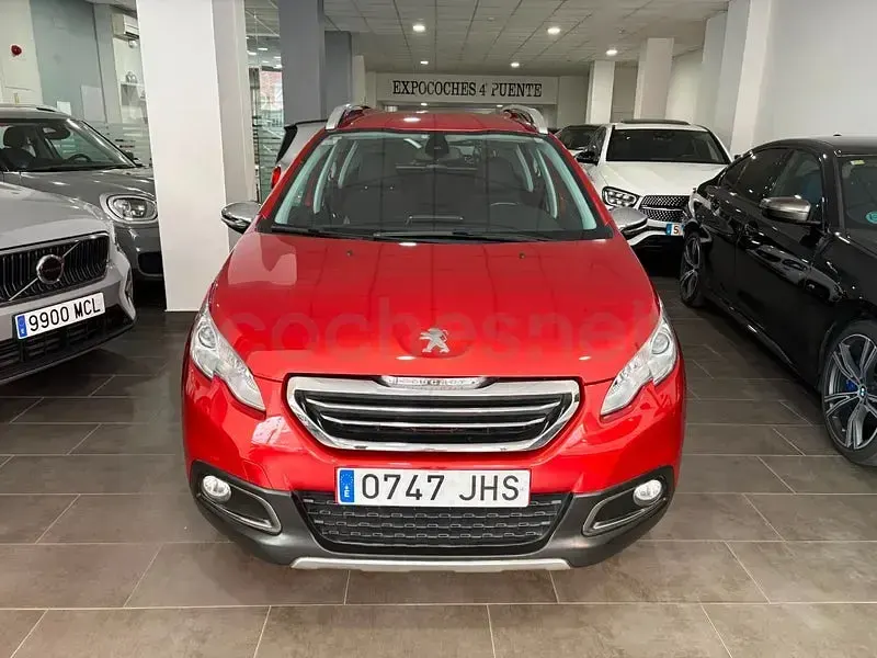 Usado Peugeot 2008 Allure 100 CV (73 kW) 2015 Granate SUV