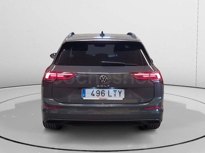 Usado VW Golf VIII Life 115 CV (84 kW) 2021 Gris / plata Familiar