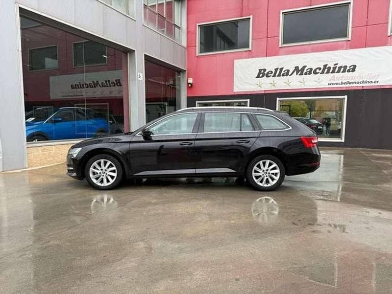 Usado Skoda Superb Ambition 122 CV (89 kW) 2021 Negro Familiar
