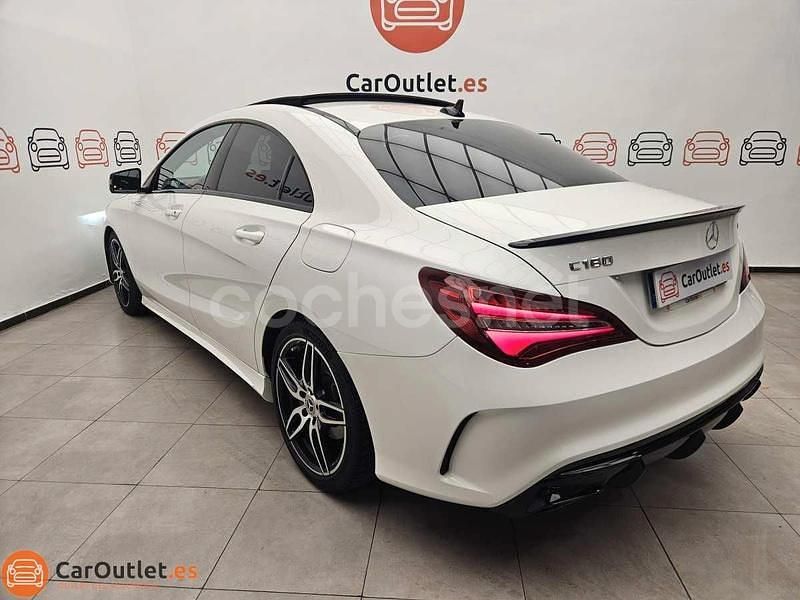 Usado Mercedes CLA180 122 CV (89 kW) 2018 Blanco Berlina