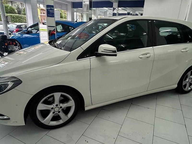 Usado Mercedes B180 109 CV (80 kW) 2013 Blanco Monovolumen