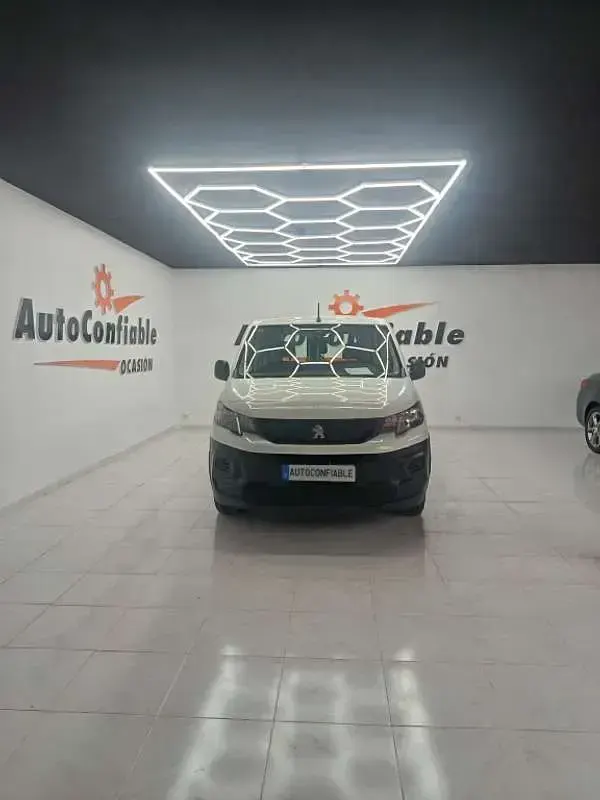 Usado Peugeot Rifter Allure 102 CV (75 kW) 2021 Blanco Monovolumen