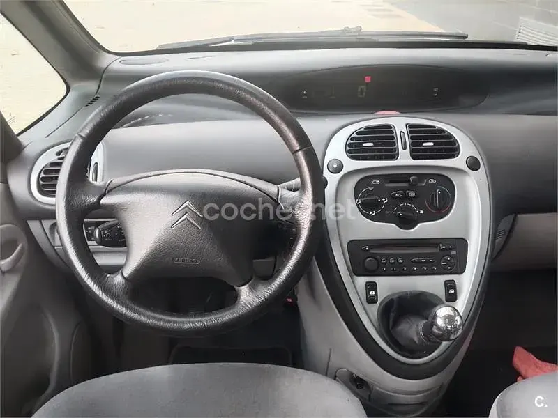 Usado Citroën Xsara Picasso 92 CV (67 kW) 2010 Marrón Monovolumen