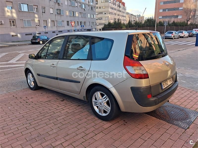 Usado Renault Grand Scénic II Dynamique 105 CV (77 kW) 2007 Beige Monovolumen
