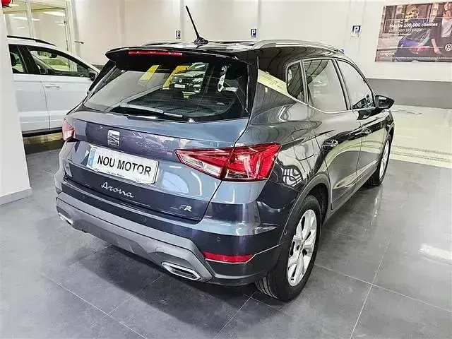 Usado Seat Arona FR 116 CV (85 kW) 2024 Gris / plata SUV