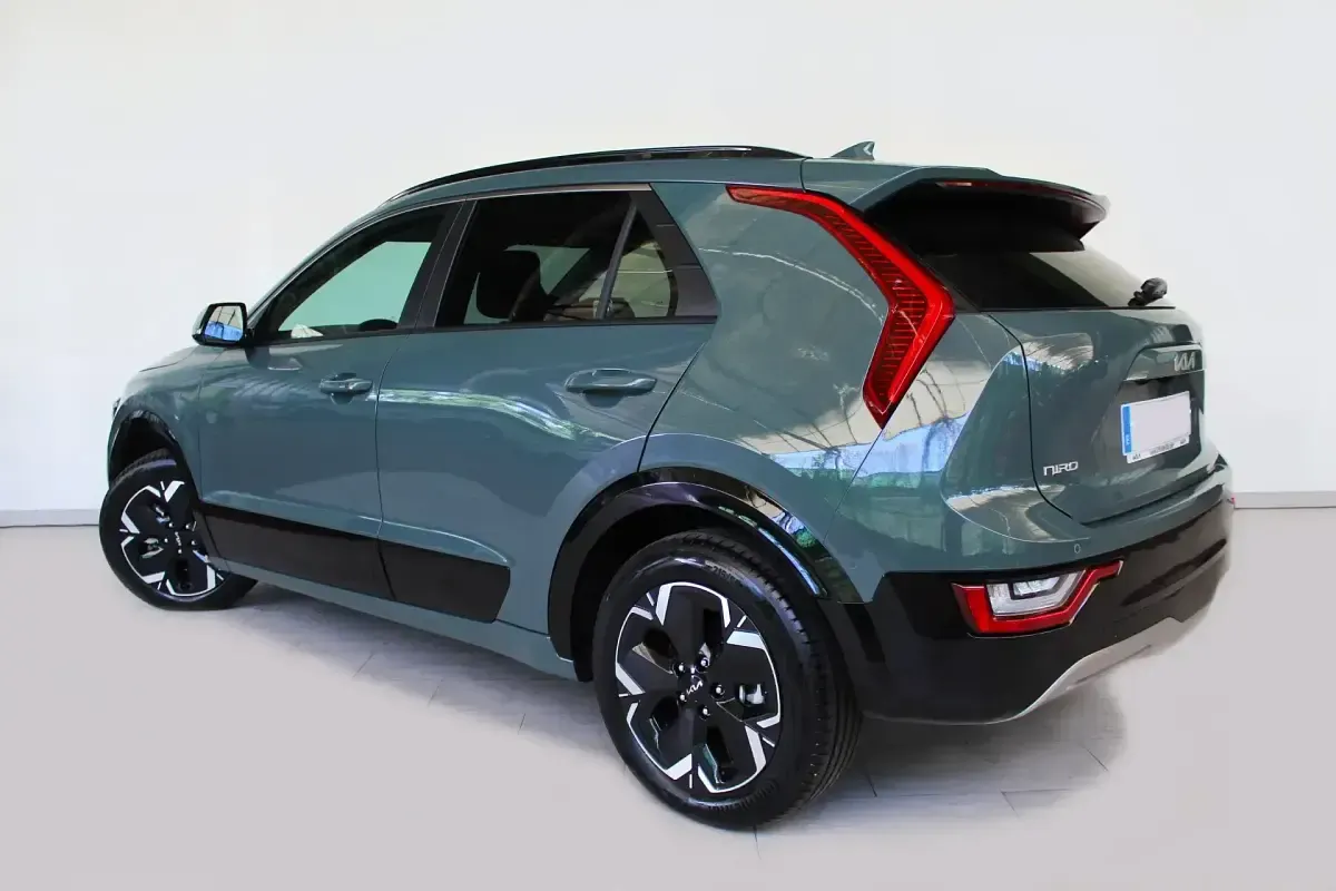 Usado Kia Niro 150 kW (204 HP) 2023 Verde SUV