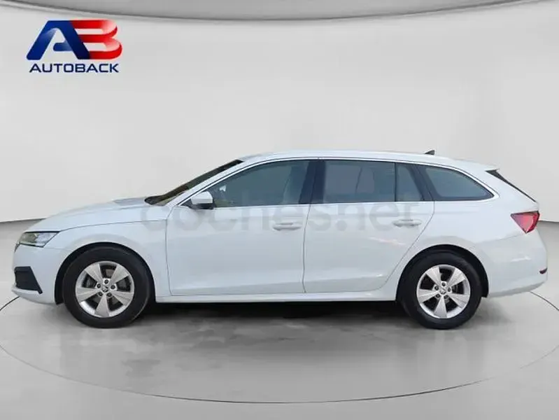 Usado Skoda Octavia 110 CV (80 kW) 2022 Blanco Familiar