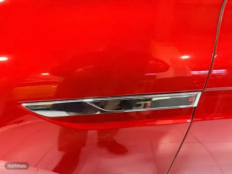 Usado Renault Mégane IV Zen 160 CV (117 kW) 2022 Rojo Berlina