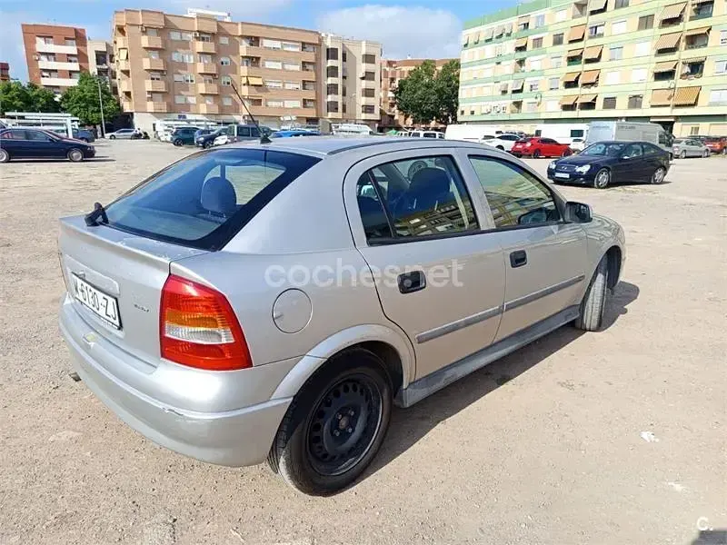 Usado Opel Astra Comfort 100 CV (73 kW) 2000 Gris / plata Berlina