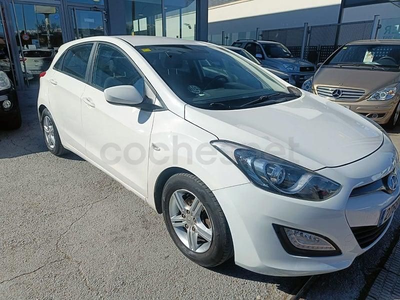 Usado Hyundai i30 90 CV (66 kW) 2013 Blanco Berlina