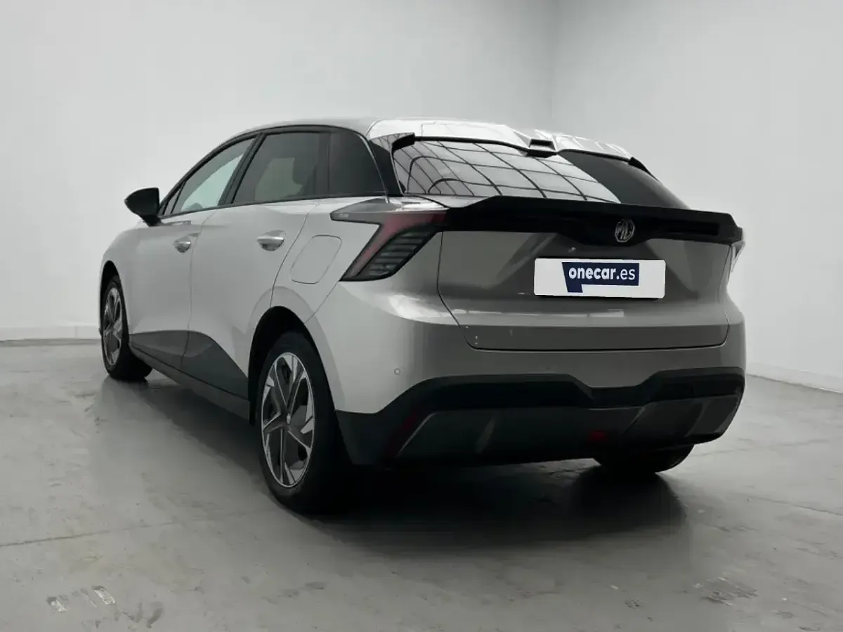 Usado MG MG4 EV Comfort 150 kW (204 CV) 2023 Gris Utilitario