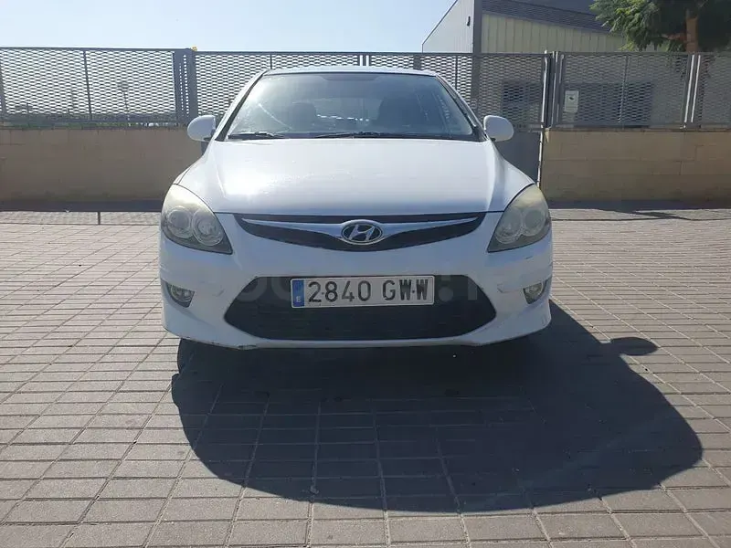 Usado Hyundai i30 Classic 90 CV (66 kW) 2010 Blanco Berlina