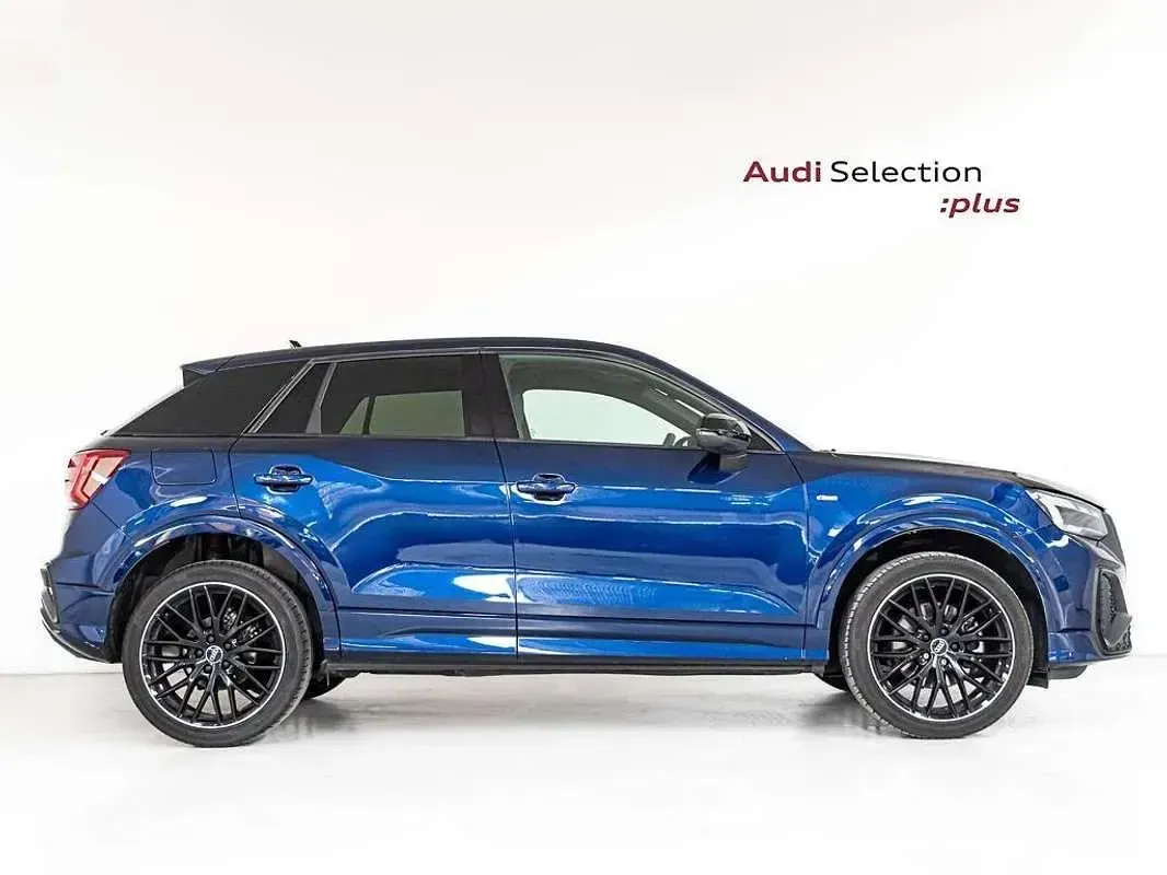 Usado Audi Q2 Black Edition 150 CV (110 kW) 2025 Azul SUV
