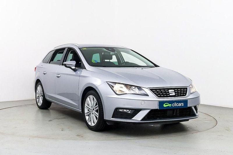 Usado Seat Leon XCELLENCE 130 CV (95 kW) 2020 Gris / plata Familiar