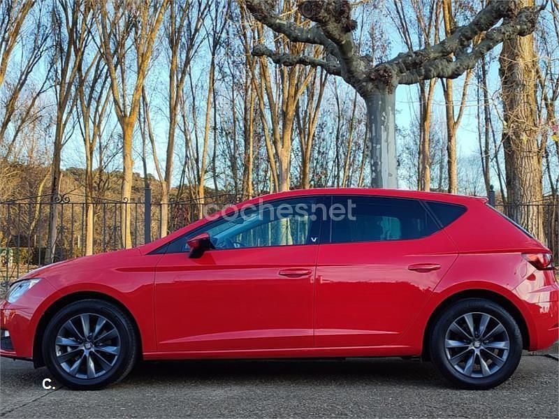 Usado Seat Leon Style 115 CV (84 kW) 2020 Rojo Berlina