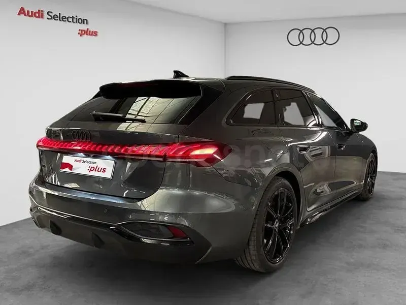 Usado Audi A5 204 CV (150 kW) 2025 Gris / plata Familiar