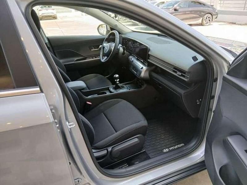 Usado Hyundai Kona 101 CV (74 kW) 2025 Plateado SUV