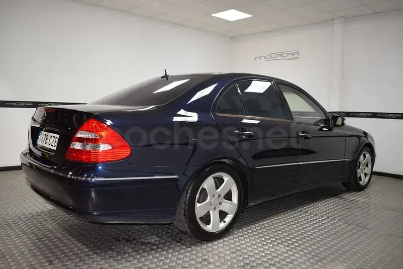 Usado Mercedes E500 Avantgarde 306 CV (225 kW) 2002 Azul Berlina