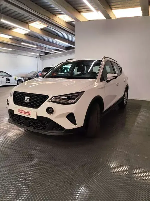 Usado Seat Arona Style 110 CV (80 kW) 2023 Blanco SUV