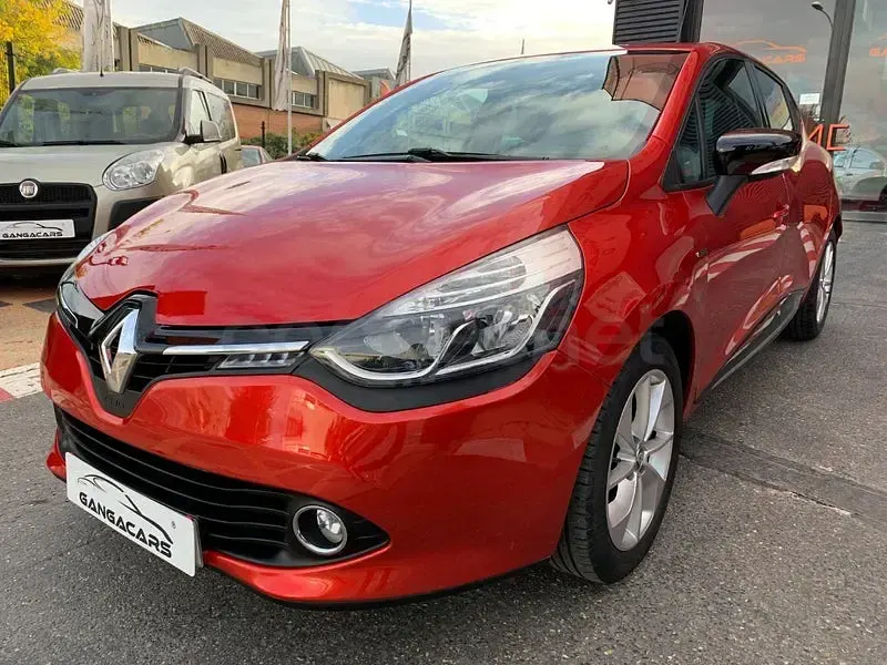 Usado Renault Clio IV LIMITED 75 CV (55 kW) 2015 Granate Berlina