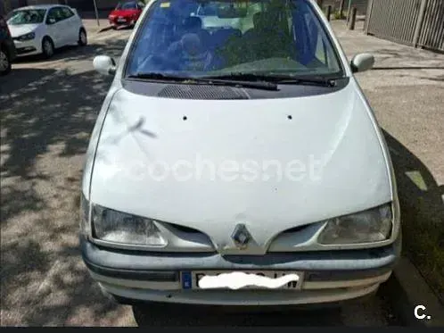 Usado Renault Scénic Authentique 120 CV (88 kW) 2003 Blanco Monovolumen