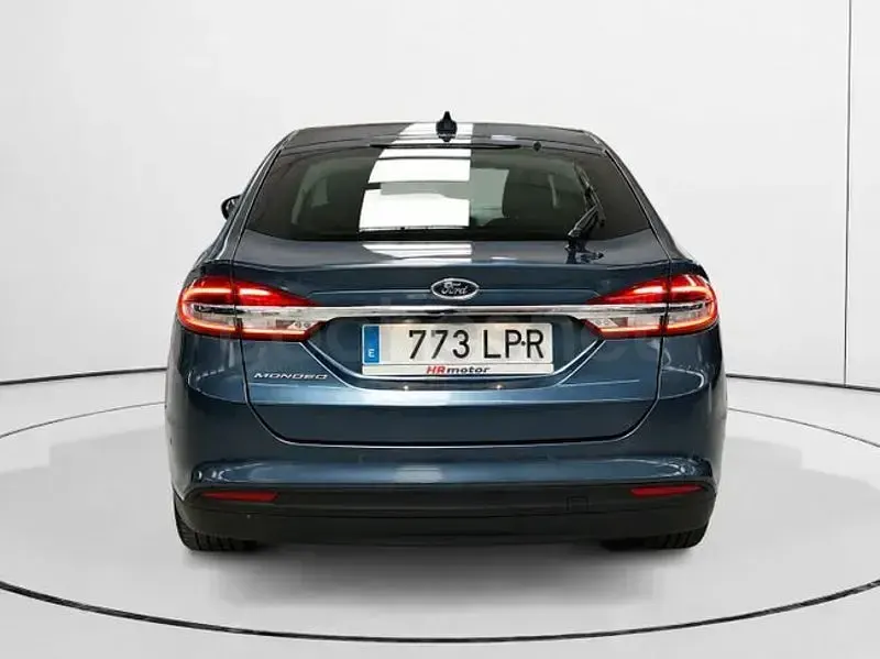 Usado Ford Mondeo Trend 120 CV (88 kW) 2021 Azul Berlina