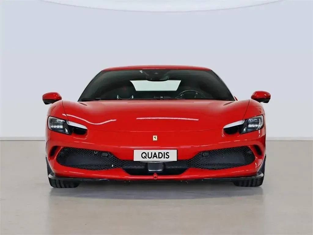 Usado Ferrari 296 831 CV (611 kW) 2025 Rojo Coupe